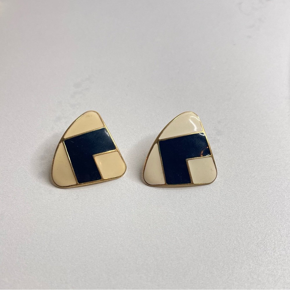 vintage round edge white and black gold triangle earrings